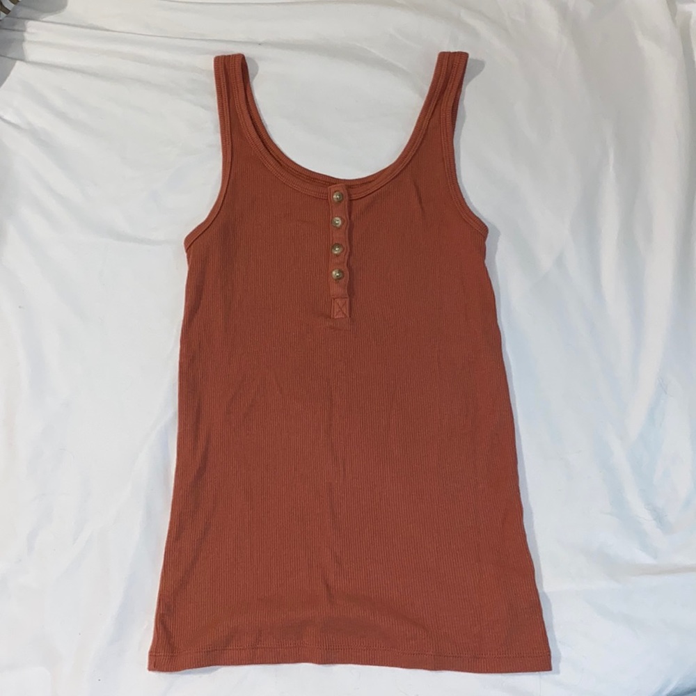 Ribbed tank